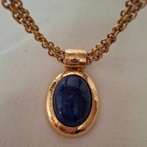 Vintage EUC Monet Soho double chain oval pendant necklace
